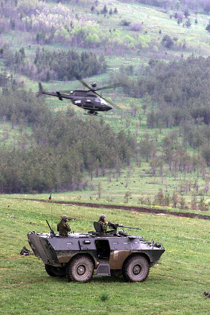 装甲車や偵察機Braviaポルトガルの会社TRACE