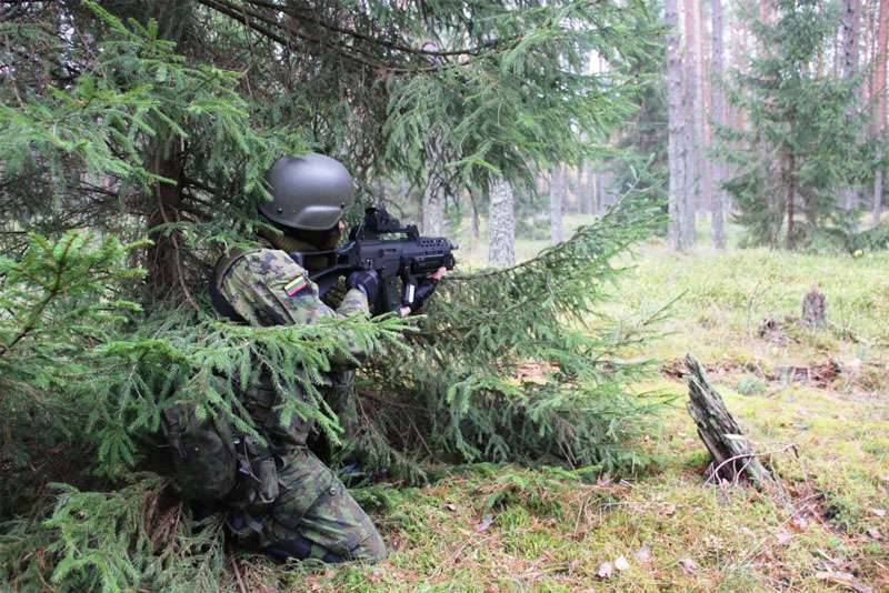 No decurso de um exercício internacional na Lituânia, dois soldados que servem no recrutamento militar