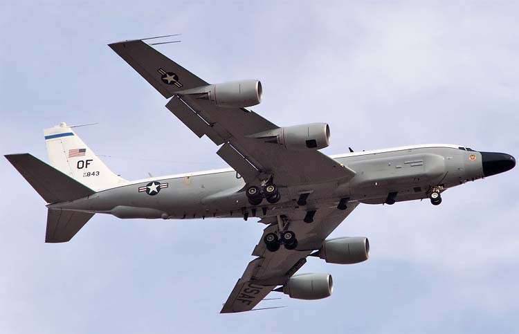 Avião de reconhecimento regular RC-135V visitou as costas da região de Kaliningrado