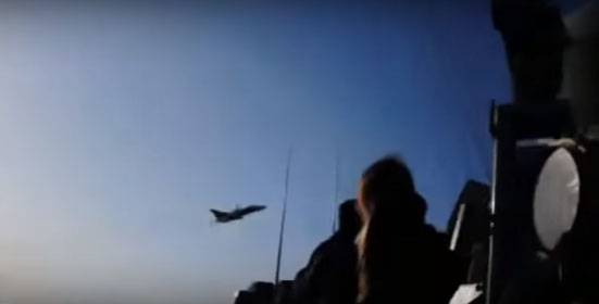 Sous-secrétaire américain à la Défense: le Su-24 russe pourrait entrer en collision avec une mouette lors d'un vol au-dessus du destroyer Donald Cook