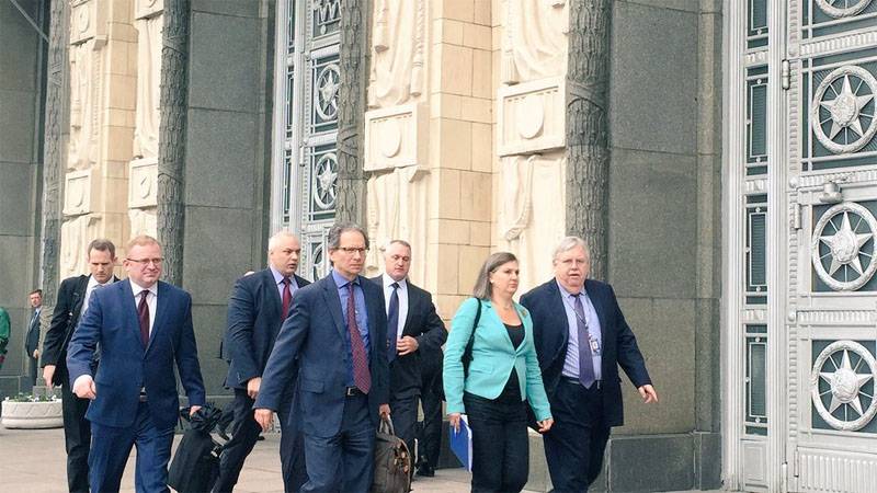 Nuland in Moscow. And cookies again ...
