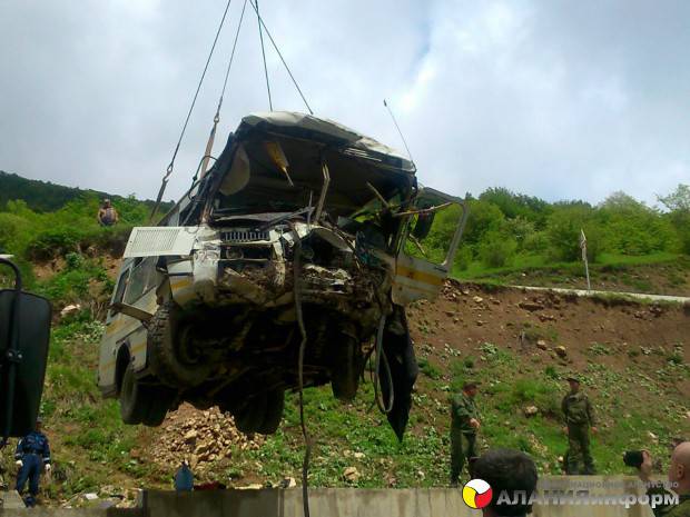 Seis soldados rusos murieron en Osetia del Sur como resultado de la caída del autobús en el abismo