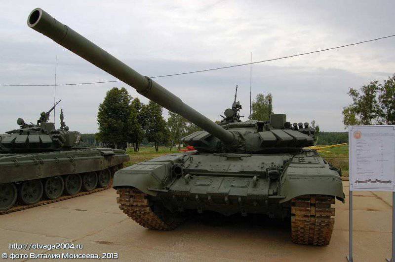 Os tanques 30 T-72B3 entraram na unidade de carabina motorizada do Distrito Militar Central