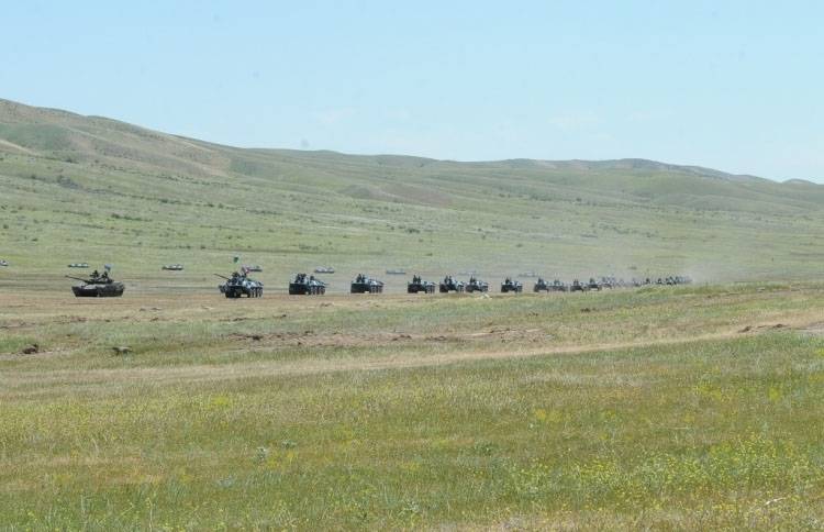 Azerbaycan, Dağlık Karabağ'da ateşkes ihlalleri nedeniyle Ermeni ordusunu suçluyor ve sınır muhafızları tatbikatları yapıyor