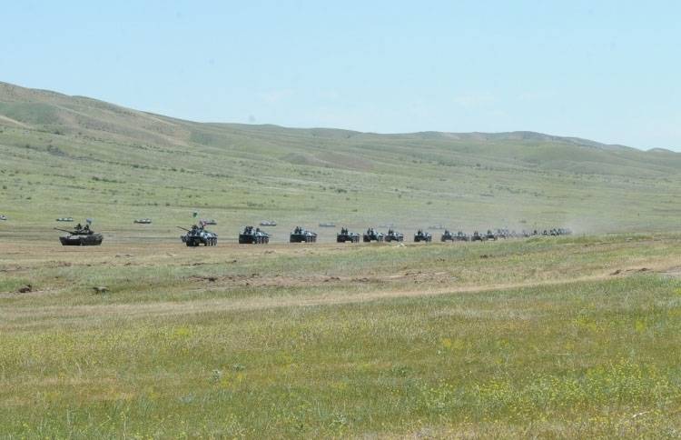 Aserbaidschan gibt dem armenischen Militär die Schuld an Verstößen gegen die Waffenruhe in Berg-Karabach und übt Grenzschutzmaßnahmen aus