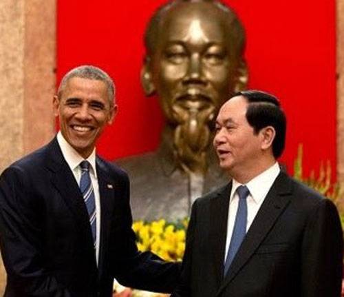 Vietnam'daki Obama Amerikan silahları sunuyor