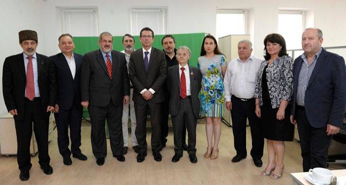 Na Criméia, protestou em conexão com a reunião de um funcionário da ONU com os organizadores do bloqueio da península