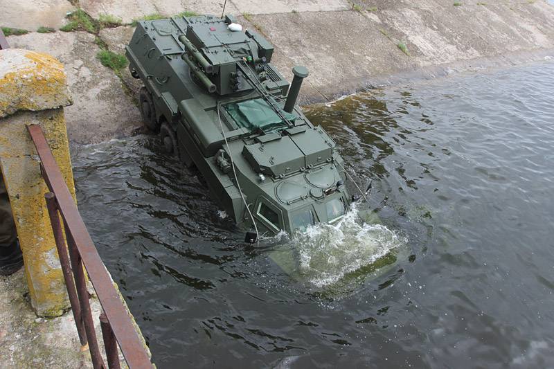 Украинский «Буцефал» бороздит Салтовское водохранилище (видео)