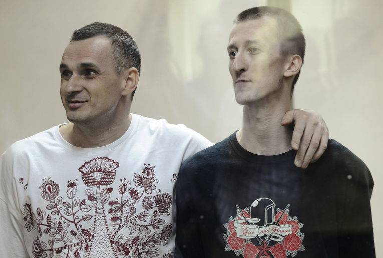 Kiev was outraged by the refusal of the Russian court to reconsider the sentence of Sentsov and Kolchenko, convicted of terrorist activities in the Crimea