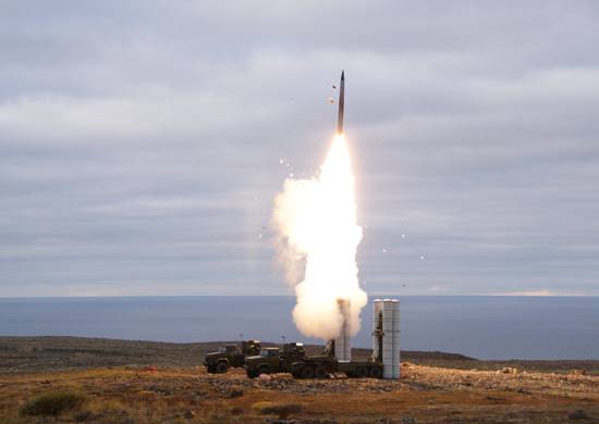 A finales de año, llegarán a las Fuerzas Armadas de RF 5 conjuntos regimentarios de sistemas de defensa aérea S-400 Triumph.