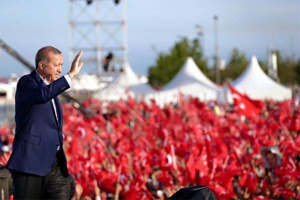 오스만 제국의 아르메니아 대량 학살을 부인하는 Erdogan은 독일과 프랑스가 아프리카 민족의 대량 학살을 비난했습니다.