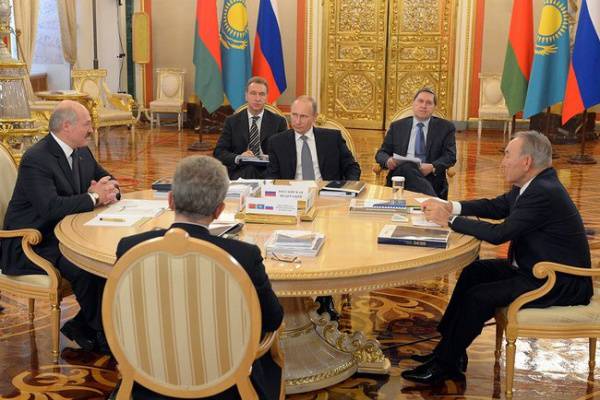 От Жанаозена - к Актюбинску. Казахстан прошел путь "нехарактерной исламизации" От Жанаозена - к Актюбинску. Казахстан прошел путь "нехарактерной исламизации"
