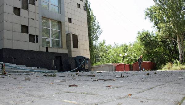 Le forze di sicurezza di Kiev lanciano Donetsk e Makeevka usando pistole di calibro 152 mm