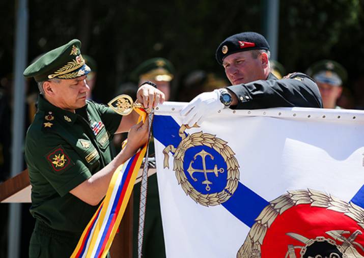 810-I-Brigade von Marinesoldaten mit dem Orden von Zhukov ausgezeichnet
