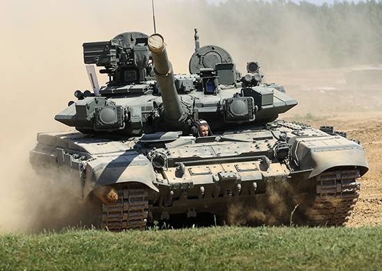 Krasnodar Bölgesi'ndeki T-90A tanklarının mürettebatı ile yapılan çalışmalar