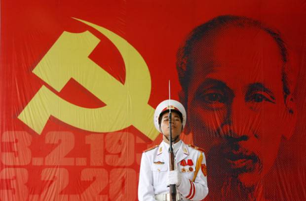 Patang puluh taun Republik Sosialis Vietnam. Negara iki menang persatuan lan kamardikan ing perang