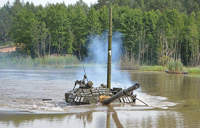 Tankers of the Southern Military District worked underwater