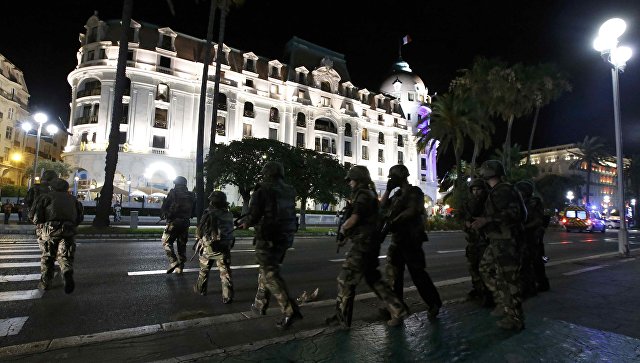 Теракт в Ницце: грузовик въехал в толпу людей