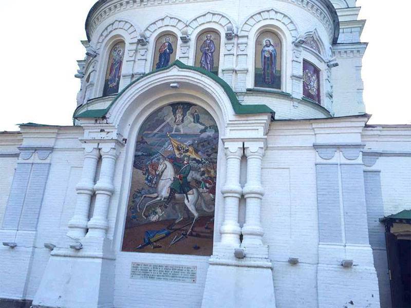 Funcionario ucraniano en Poltava confundió la bandera sueca con la ucraniana y se quejó ante la SBU