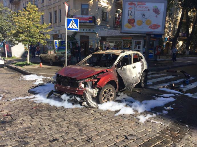 在基辅，一名记者Pavel Sheremet在汽车爆炸案中丧生