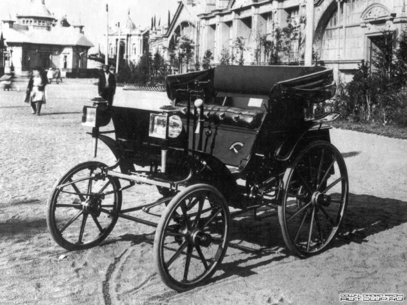 14 июля 1896 года на Всероссийской выставке в Нижнем Новгороде был представлен первый русский автомобиль