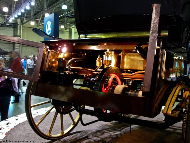 14 июля 1896 года на Всероссийской выставке в Нижнем Новгороде был представлен первый русский автомобиль