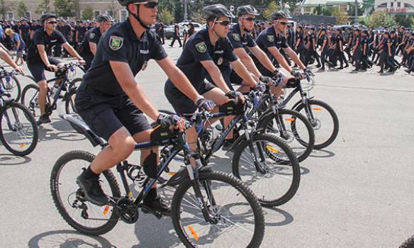 הרפורמים של משרד הפנים האוקראיני הקימו "משטרת אופניים"
