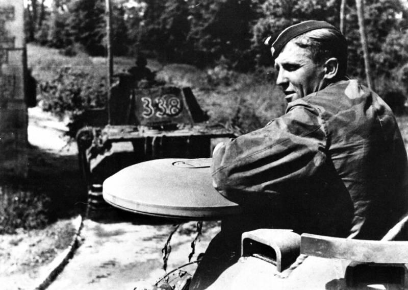 Kekalahan "Panthers" dari Divisi Panzer SS ke-12 di Bretteville-l'Orgueyuse