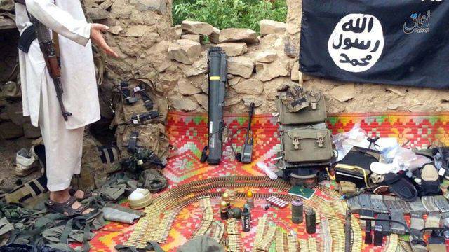 جنگجویان داعش در افغانستان از توقیف سلاح های آمریکایی خبر دادند