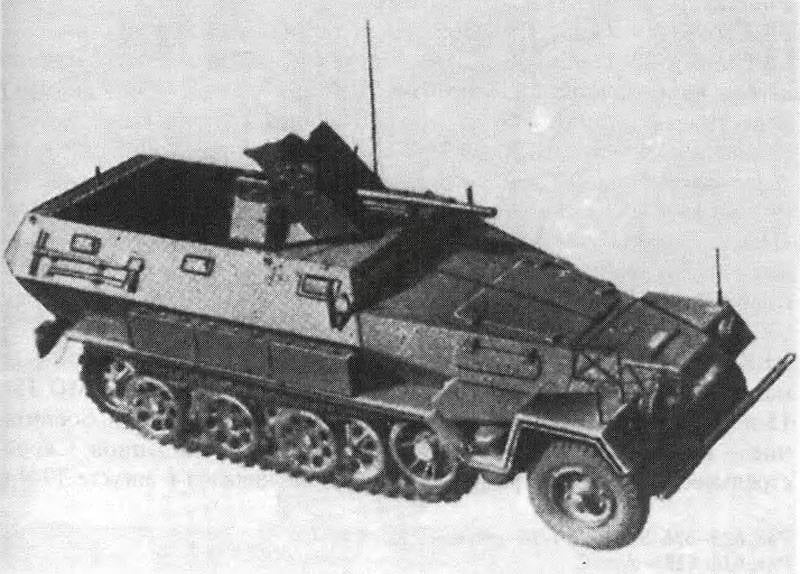 Véhicule blindé de transport de troupes avec armement de canon Sd.Kfz.251 / 10 (Allemagne)