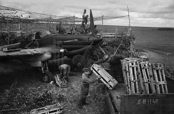 Interacțiunea aeronavelor de atac la sol și a trupelor terestre în anii de război