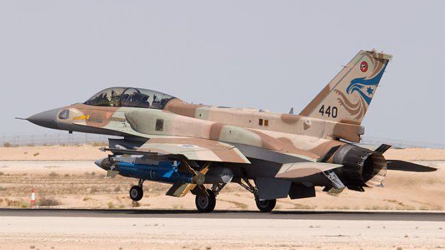 이스라엘 공군은 시리아 정부 군대의 위치를 ​​강타했다.
