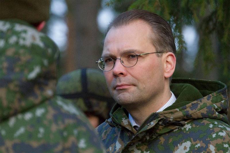 שר ההגנה הפיני "מודאג מהפעילות הצבאית של רוסיה"