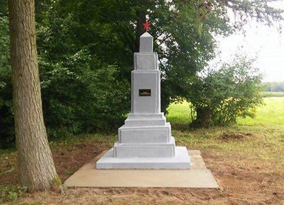 Activists of the Polish society "Kursk" restored a monument to Soviet tankmen