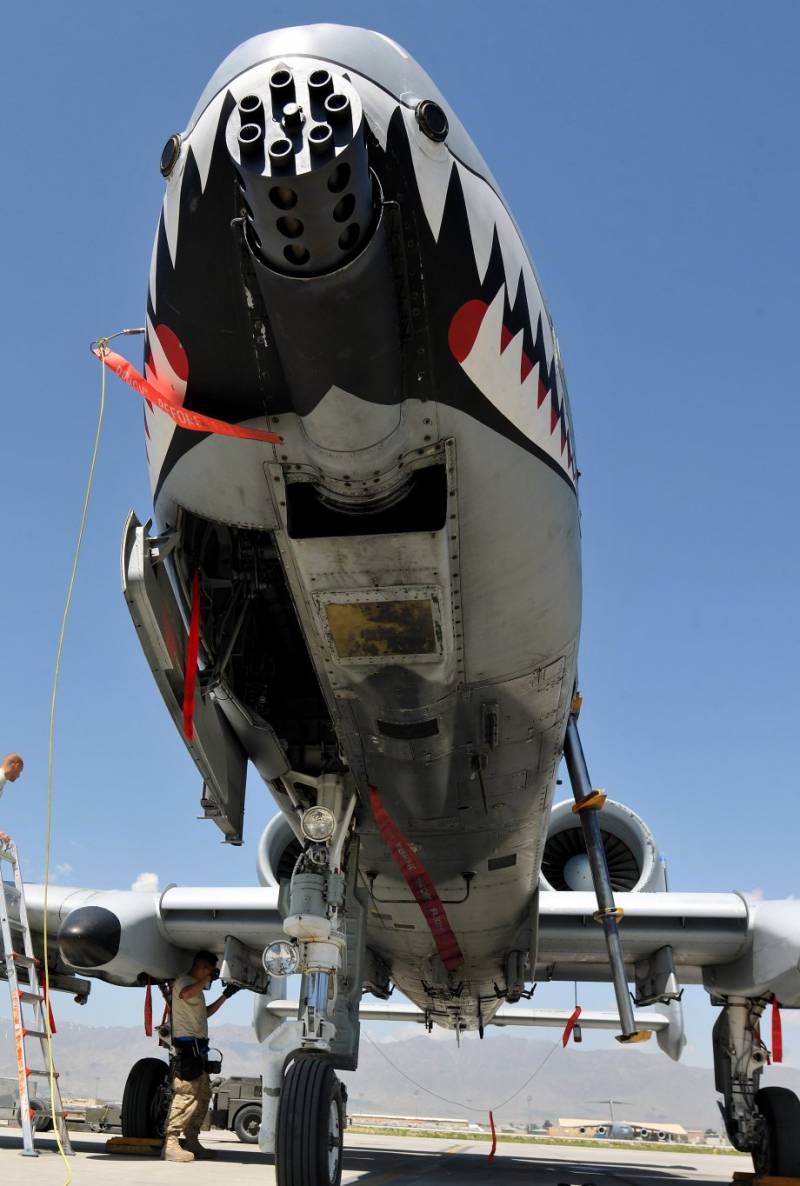 A-10 Thunderbolt II: ,    