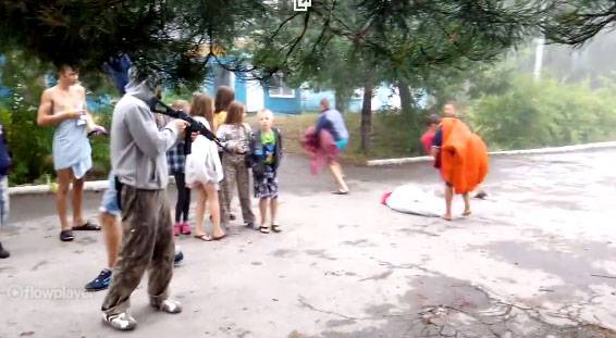 „Zdravotní tábor. "Veterán z ATO" střílí na školáky Mariupolu plastovými náboji