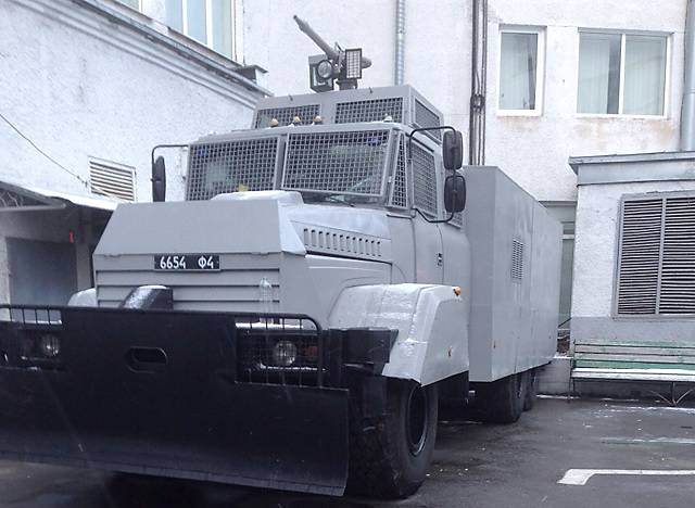 为什么乌克兰国民警卫队用水炮紧急修理装甲车？