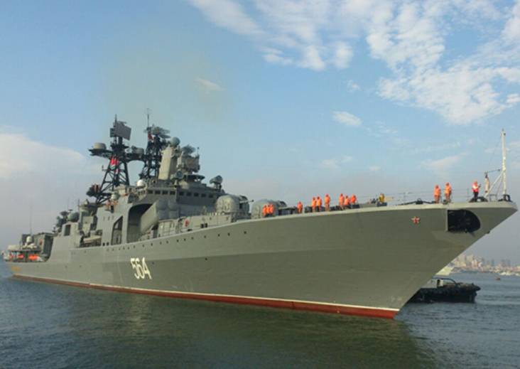 انطلقت مناورات مشتركة بين روسيا والصين في بحر الصين الجنوبي