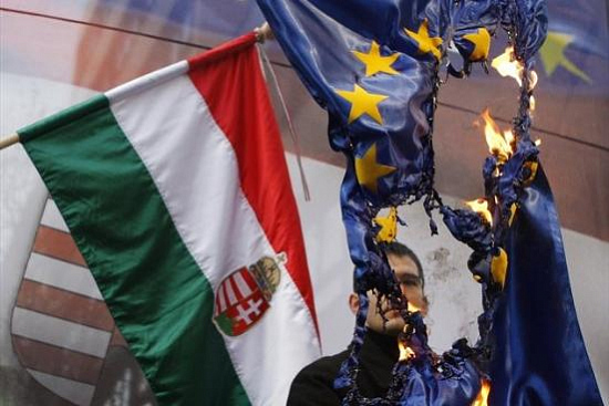 "הוגה רדוד" יעץ להעיף את הונגריה מהאיחוד האירופי