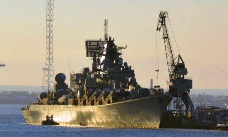 Крейсер "Маршал Устинов" в конце октября начнет испытания в море после ремонта