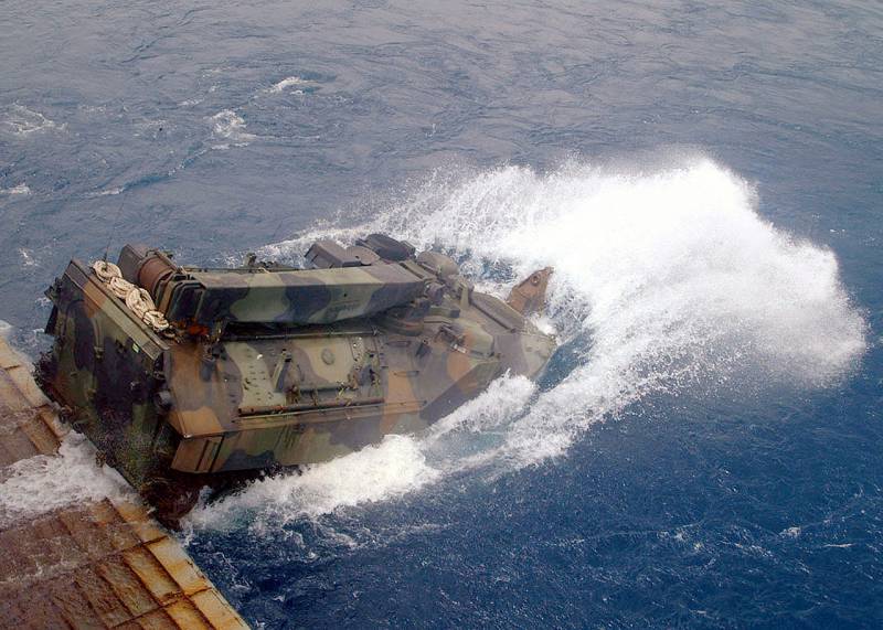 Десантный плавающий бронетранспортер LVTP7 / AAV7A1 (США)