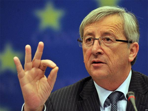 Juncker는 브뤼셀에서 EU 군대 참모를 주최 할 것을 제안합니다.
