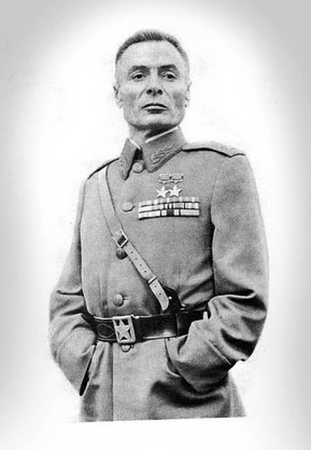 Василий Степанович Петров: офицер, воевавший без рук