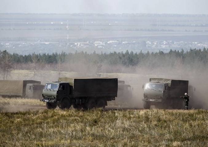 Nel distretto militare centrale, più di 20 di migliaia di militari sono cresciuti in allerta per addestramento