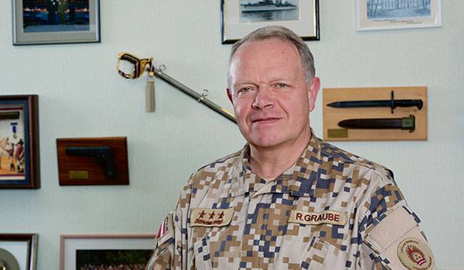Letonya Silahlı Kuvvetleri Başkomutanı, "yeşil adamları" görünce ne yapacağını söyledi.