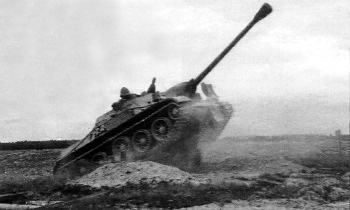 Zelfrijdende artilleriesteun SU-122-54