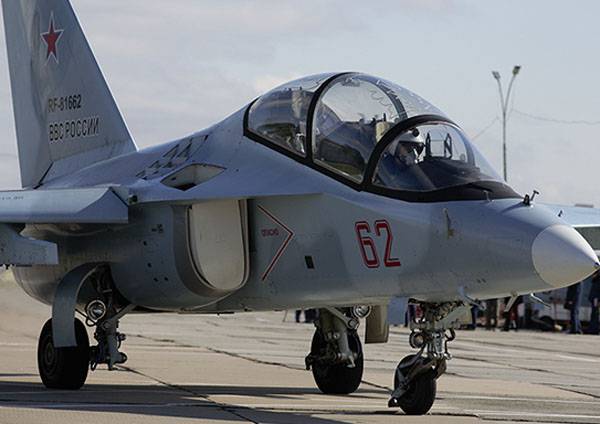 Armavir riceve l'addestramento al combattimento Yak-130