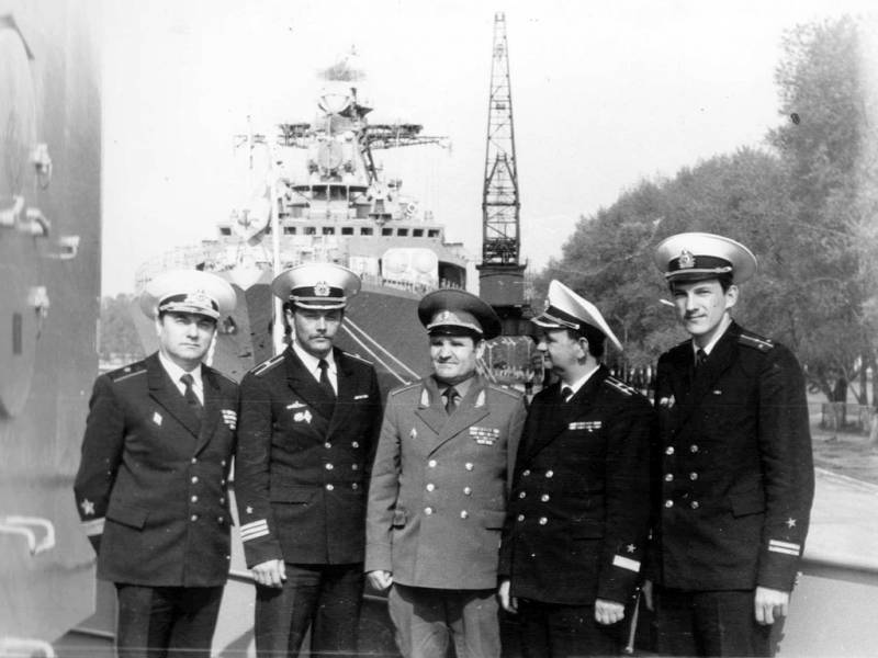 8 октября - День командира надводного, подводного и воздушного корабля ВМФ РФ