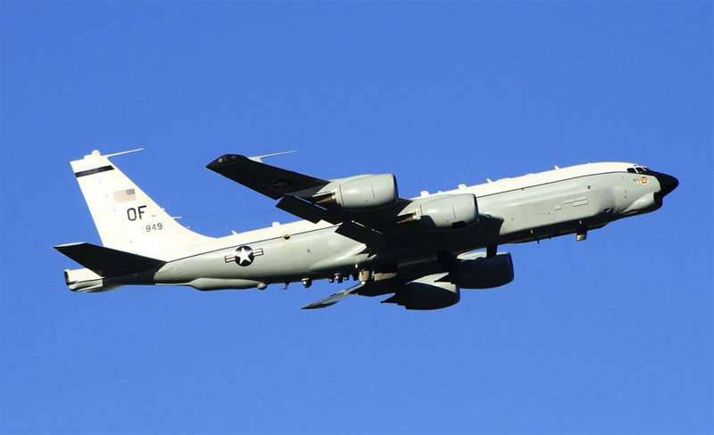 As aeronaves de reconhecimento RC-135W da Força Aérea dos EUA se aproximaram novamente das fronteiras aéreas da Federação Russa no oeste