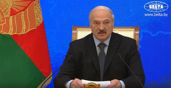 Александр Лукашенко: "С территории Украины потоком идут оружие и взрывчатка"